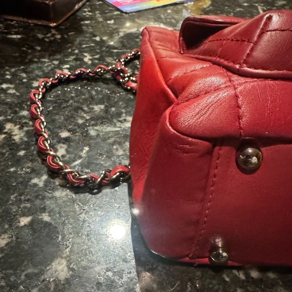CHANEL Red Quilted chocolate bar Tote with Silver Chain - Picture 4 of 8
